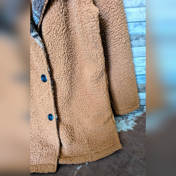 Sunshine & Rodeos Sherpa Teddy Jacket With Plaid Detailing - Picture 5 of 15